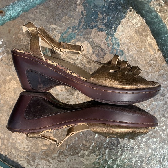 Gold Jambu Sandal - Picture 8 of 11